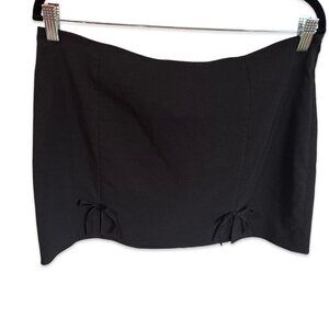 H&M Cute black mini skirt with bow detail size 10 NWOT